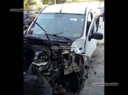 ДТП в Каменце-Подольском: Renault Kangoo врезался в столб - пассажир погиб. ФОТО