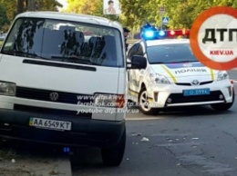 В Киеве водитель микроавтобуса умер за рулем
