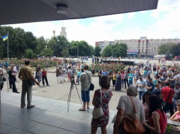В Славянске керамики из-за обысков вышли на митинг-протест