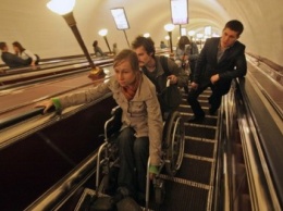 В Киеве больше половины станций метро недоступны для инвалидов