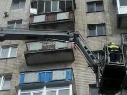 В Хмельницком обвалился балкон жилого дома (фото)