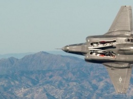 Истребитель пятого поколения F-35A продемонстрировал фигуры высшего пилотажа