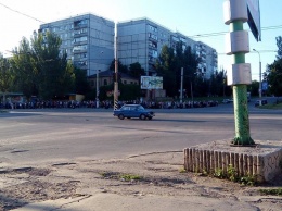 "В загибающуюся Укропию": в сеть попало фото гигантской очереди на автобус в Луганске