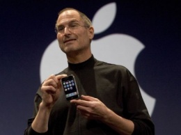 Стив Джобс мог сделать первый iPhone похожим на Android-смартфон