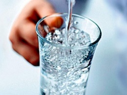 Ученые рассказали, сколько воды нужно выпивать ежедневно