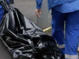 В Мариуполе под больницей нашли труп