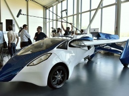 Словацкая компания AeroMobil показала в Париже летающий автомобиль