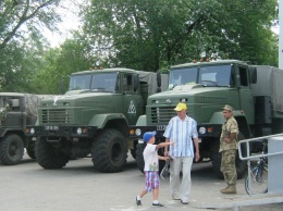 Выставка военной техники в Херсоне заинтересовала детей и пенсионеров (фото)