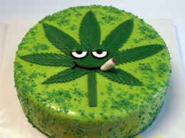 Француз накормил коллег по работе пирогом с марихуаной