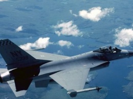 В Техасе разбился истребитель F-16 с боеприпасами. Пилот выжил