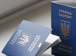 Загранпаспорта для жителей ОРДЛО: как оккупанты зарабатывают на украинском безвизе