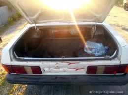 Ради барсетки: под Харьковом мужчину возили в багажнике его же машины