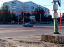 Просто фото из оккупированного Луганска: знаковый кадр показал всю безысходность в "ЛНР", люди выстаивают огромные очереди на автобус, чтобы попасть в "загнивающую" Украину