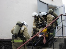 Керченские огнеборцы тушили «пожар» в оздоровительном центре