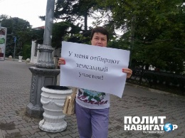 Жители Севастополя вышли на пикеты, ожидая приезда Путина