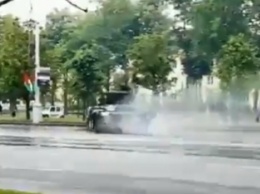 На репетиции парада в центре Минска танк врезался в столб. ВИДЕО