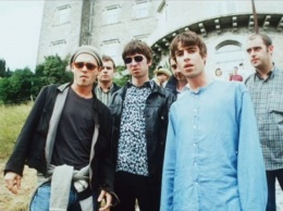 На музыкальном фестивале для Джони Деппа и музыканта из Oasis заказали 20 литров водки