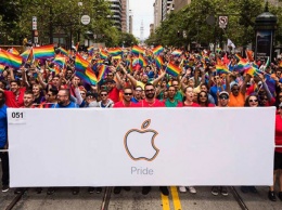 Фотофакт: несколько тысяч сотрудников Apple приняли участие в гей-параде в Нью-Йорке и Сан-Франциско