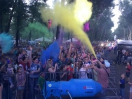 День Молодежи в Покровске: зажигательный концерт, шоу красок холи и пенная вечеринка