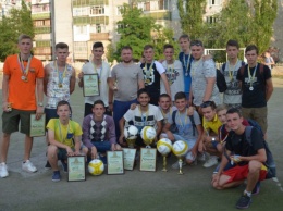 В турнире «Лиги уличного футбола Николаева» победили «Темные лошадки» и «Футбольные короли»