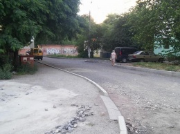 В Николаеве дорожники уже более полугода ремонтируют междворовой проезд в Соляных