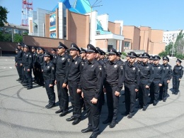 Поклялись народу: новые патрульные выходят на свое первое дежурство в городе