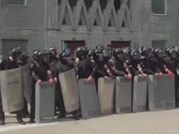 В Запорожье силовики эффектно учились подавлять незаконные митинги (Видео)