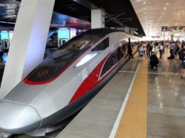 В Китае начали курсировать поезда, способные развивать скорость до 400 км/ч