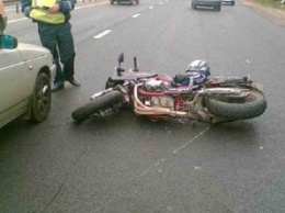 В Саратове автомобиль сбил мотоциклиста и скрылся с места ДТП