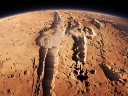 Ученые обнаружили на Марсе замаскированного гуманоида и вход в "подземелье" (ФОТО)