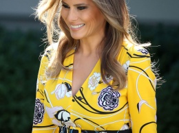 Яркий выход: Мелания Трамп подчеркнула идеальную фигуру желтым платьем в пол