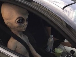 В США оштрафован водитель Ford с пассажиром-инопланетянином