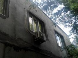 В Харькове вор прятался от полицейских в диване
