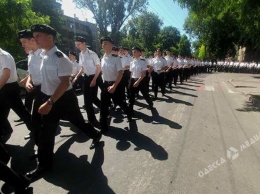День Конституции в Одессе: 360 курсантов Мореходного колледжа прошли маршем