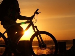 В Ставропольском крае преступник на велосипеде облил троих девушек кислотой