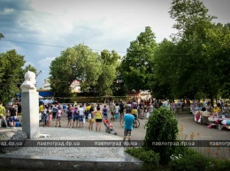 Дождь не помешал павлоградцам отметить День Конституции (ФОТО и ВИДЕО)