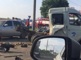 В Краснодаре 17-летний подросток на Land Rover сбил пятерых дорожных рабочих