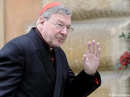 Казначею Ватикана предъявлены обвинения в сексуальных домогательствах