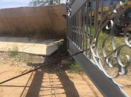 В Феодосии руководство местного пансионата перекрыло проход в общедоступному пляжу