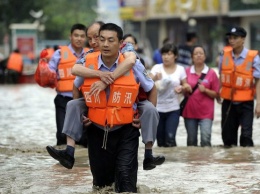 Жуткое наводнение в Китае: эвакуированы больше 200 тысяч человек