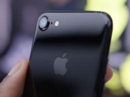 Как выглядит iPhone 7 в цвете «черный оникс» через полгода использования без чехла [фото]