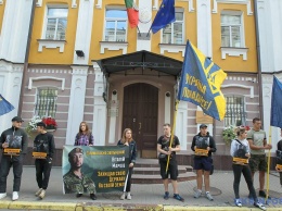 "Нацкорпус" под зданием посольства Италии требует освободить Маркива