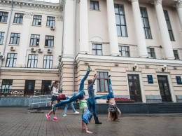 Воспитанники проданного "запорожсталевского" манежа вышли митинговать под мэрию