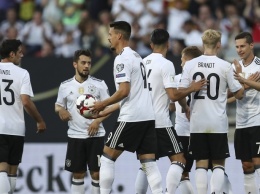 Немцы подвинули бразильцев с первого места в мировом футбольном рейтинге