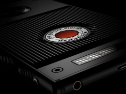 RED выпустит смартфон с «невиданным ранее» дисплеем за $1,6 тысячи