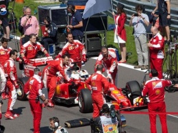 Формула 1: Феттель на болиде Феррари поехал задом