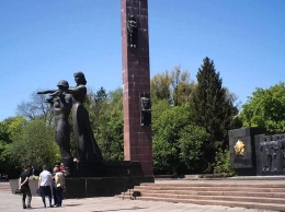Неонацисты из С14 инициировали снос Монумента Славы "Победителям над фашизмом" во Львове