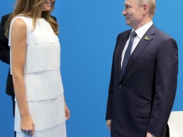 "Опять каблуки надел?" В сети высмеяли фото Путина с первой леди США
