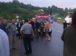 На Тернопольщине автобус с 45 туристами слетел с обрыва: есть жертвы