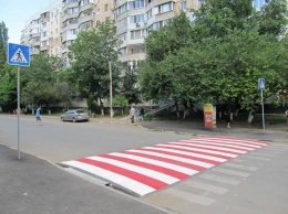 Возле семи одесских школ оборудованы пешеходные переходы по новой технологии